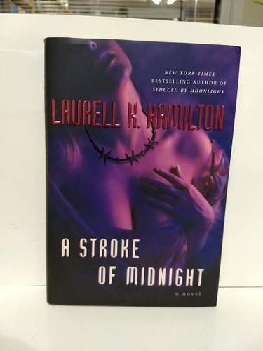 A Stroke of Midnight (Meredith Gentry, Book 4)