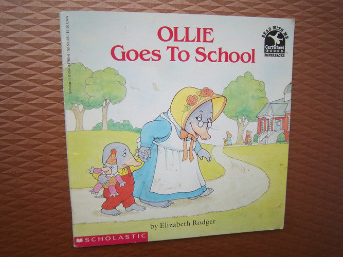 Ollie Goes to School (Read With Me/Cartwheel Books)