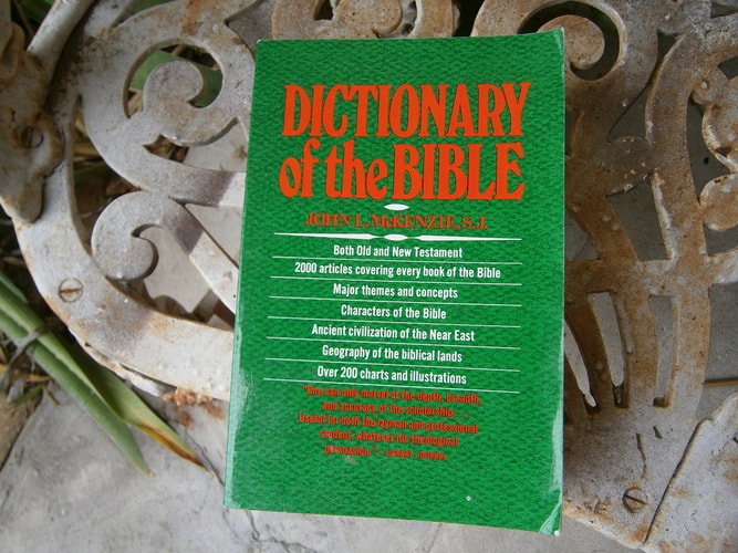 Dictionary of the Bible Both Old and New Testame (Collier Books)