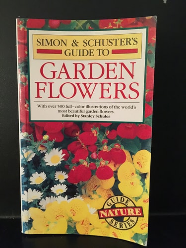 Simon & Schuster's Guide to Garden Flowers (Nature Guide Series)