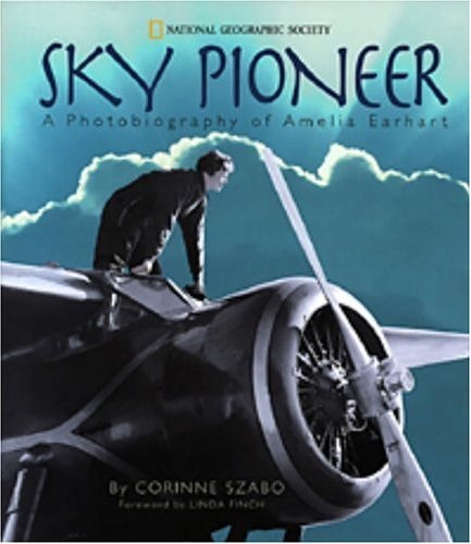 Sky Pioneer (Direct Mail Edition): A Photobiography of Amelia Earhart (Photographies)