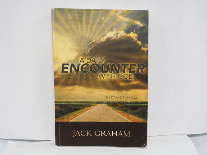 A Daily Encounter with God: 365 Daily Devotions