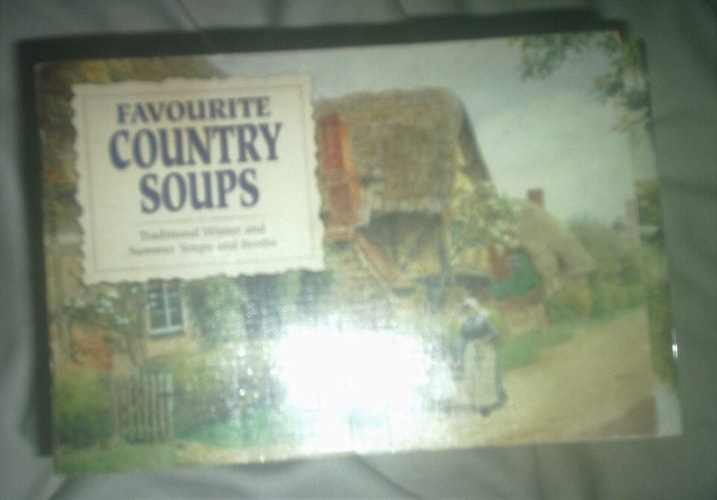 Favourite Country Soups [Paperback] unknown