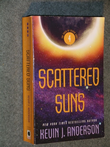 SCATTERED SUNS (The Saga of Seven Suns (4))