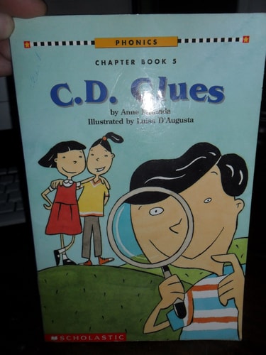 C.D. Clues (Phonics chapter book)