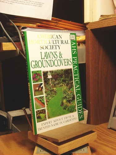 American Horticultural Society Practical Guides: Lawns And Groundcovers