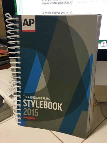 ASSOC.PR.STYLEBOOK+BRIEFING ON...2015 [Textbook Binding] ASSOC.PRESS