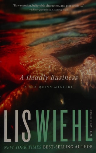 A Deadly Business (A Mia Quinn Mystery)