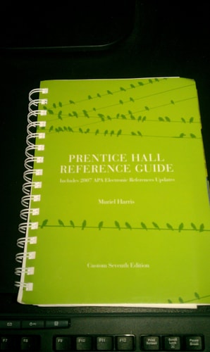 Prentice Hall Reference Guide: (Custom Edition) - Includes 2007 APA Electronic References Updates