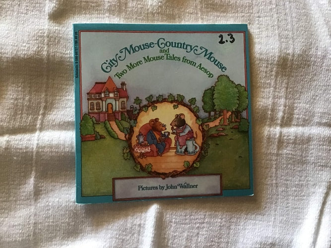City Mouse-Country Mouse and Two More Tales from Aesop (An Easy-To-Read Folktale)