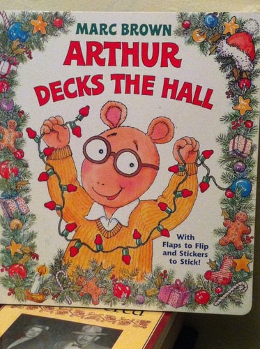 Arthur Decks the Hall
