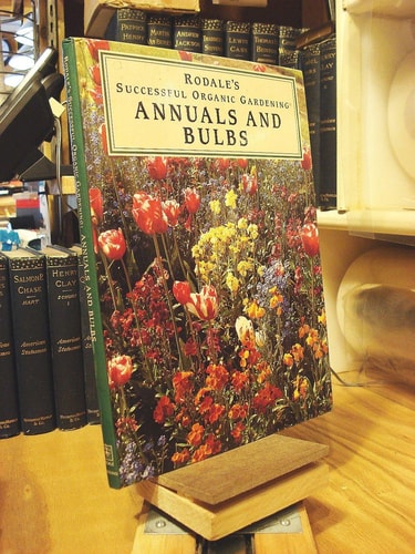 Rodale's Successful Organic Gardening: Annuals and Bulbs