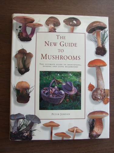 The New Guide to Mushrooms: The Ultimate Guide to Identifying, Picking and Using Mushrooms