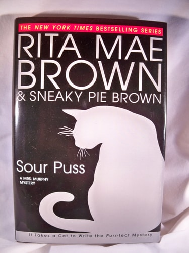 Sour Puss (Mrs. Murphy Mysteries)