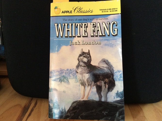 White Fang (Apple Classics)