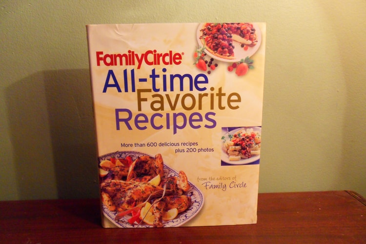 Family Circle All-Time Favorite Recipes: More Than 600 Recipes and 175 Photographs