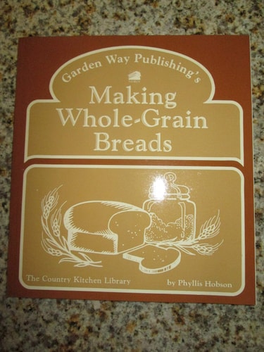 Making Whole Grain Breads (Country Kitchen Library)