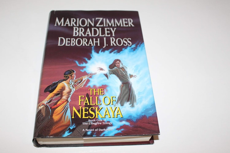 The Fall of Neskaya: Book One of The Clingfire Trilogy