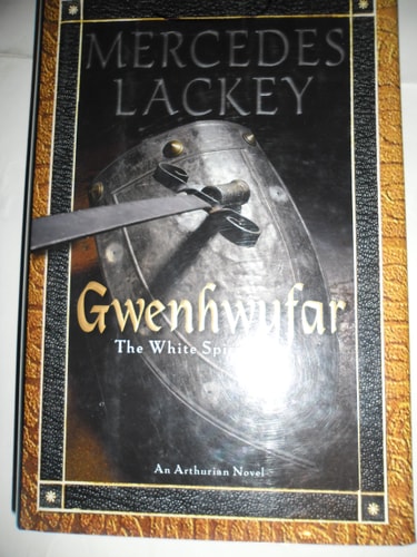 Gwenhwyfar: The White Spirit (A Novel of King Arthur) (Arthurian Novel)