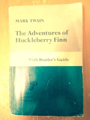 Adventures of Huckleberry Finn With Reader's Guide (Amsco Literature Program Series Grade 7-12)