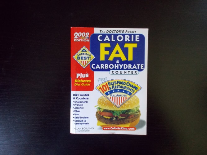 The Doctors Pocket Calorie, Fat & Carbohydrate Counter: 2002 Edition, Plus 101 Fast Food Chains and Restaurants