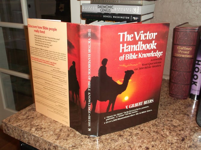 The Victor Handbook of Bible Knowledge: Answers Your Questions on 300 Bible Stories