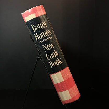 Better Homes and Gardens New Cook Book - Published by Better Homes and Gardens - First Edition - 1953