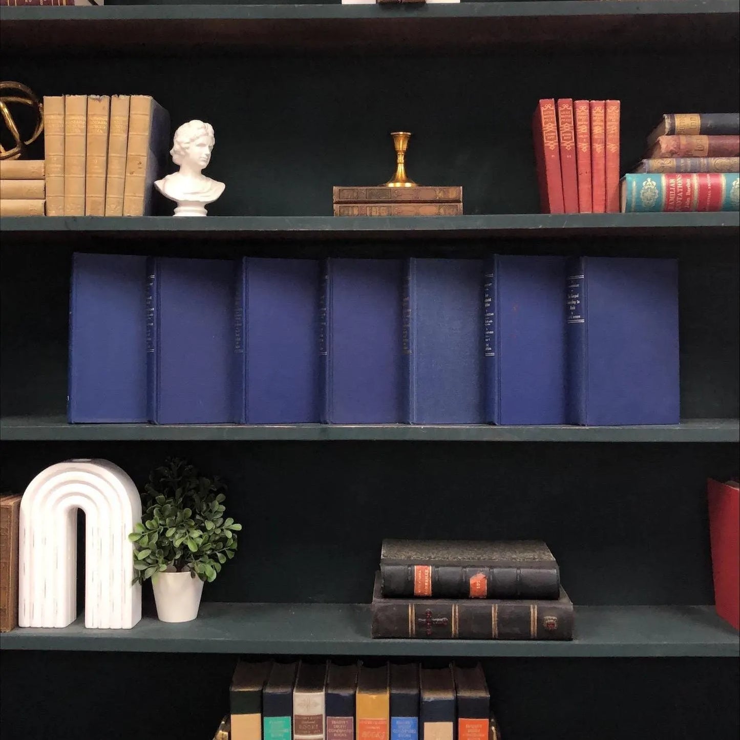 Classic Books by the Foot: A Commentary on The New Testament, Decorative Hardcover Set, Display Hardcovers