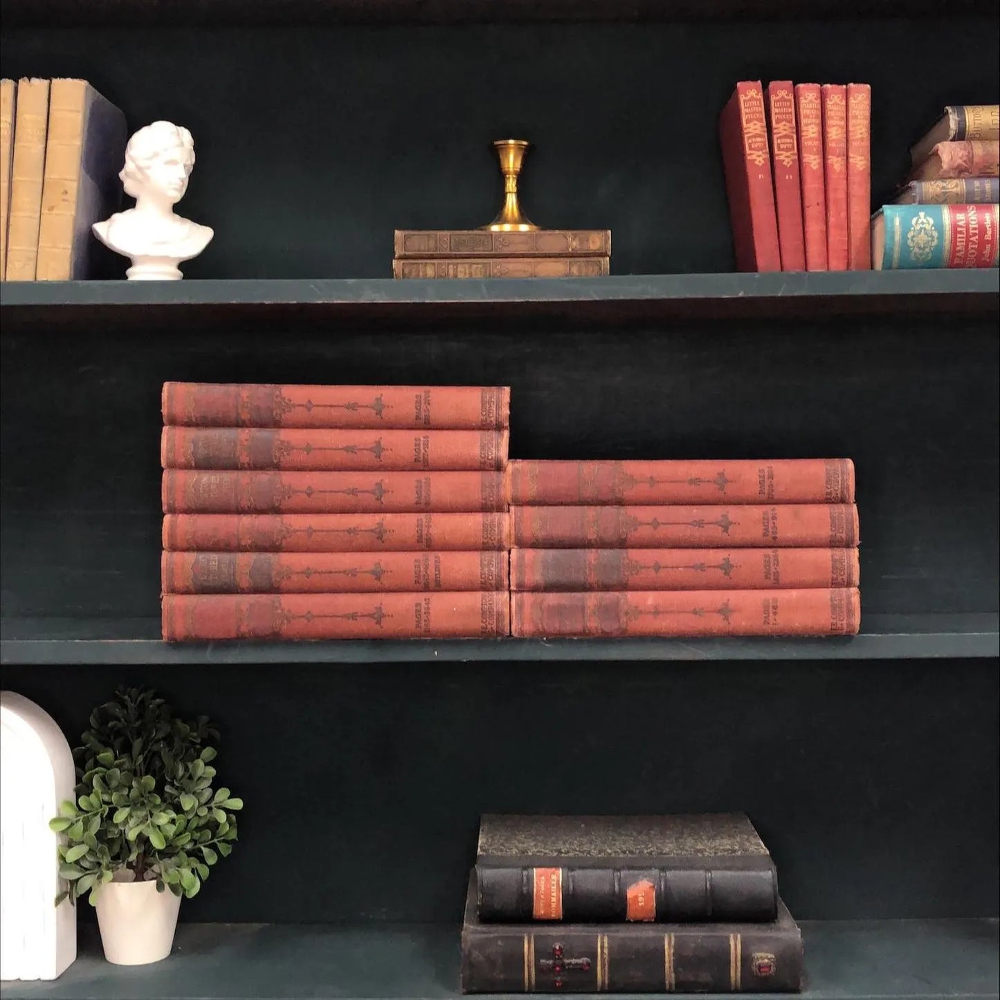 Classic Books by the Foot: A Commentary on The New Testament, Decorative Hardcover Set, Display Hardcovers