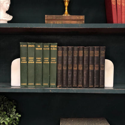 Classic Books by the Foot: Traditional English Set, Hardcover Set, Display Hardcovers