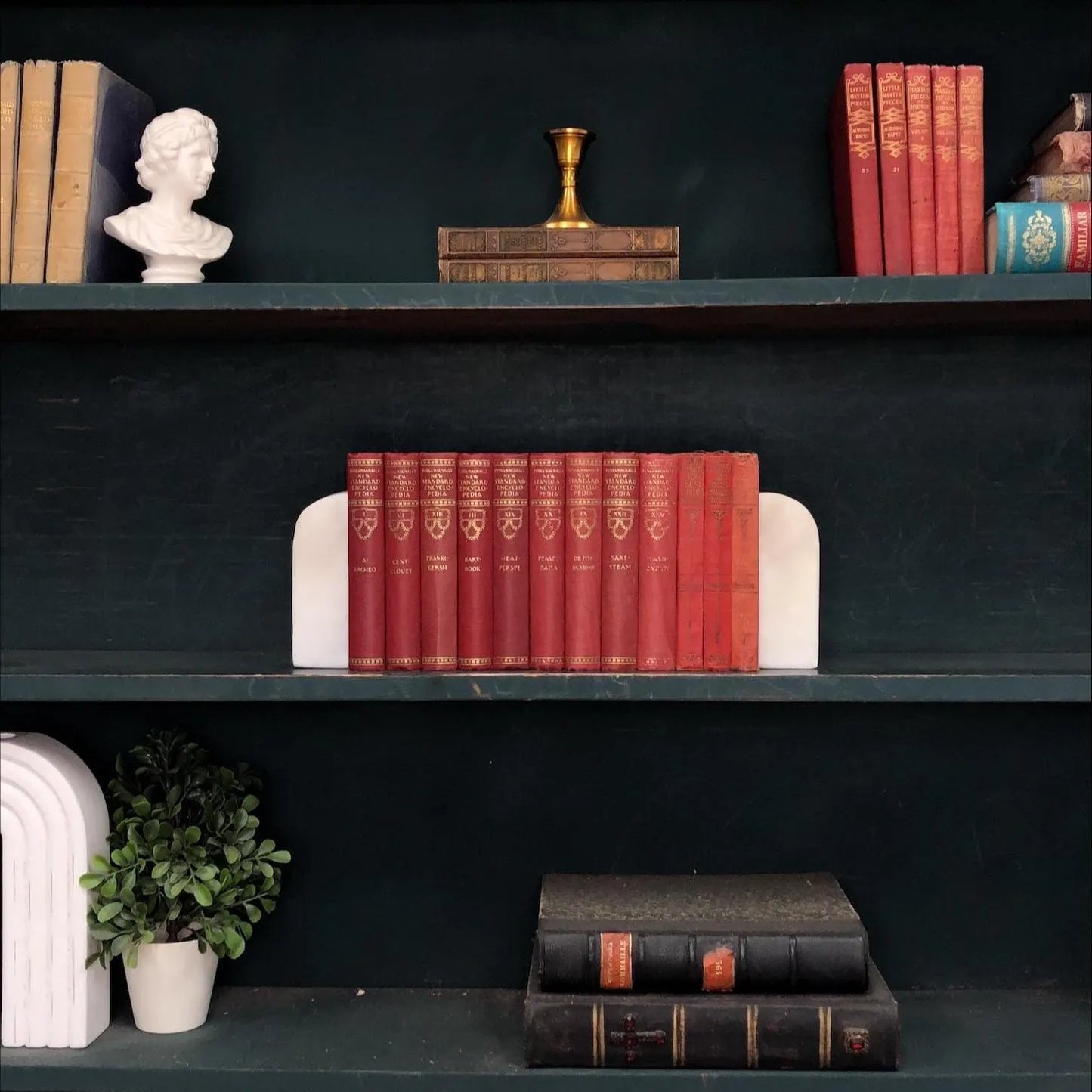 Classic Books by the Foot: Pocket Classics, Hardcover Set, Display Hardcovers