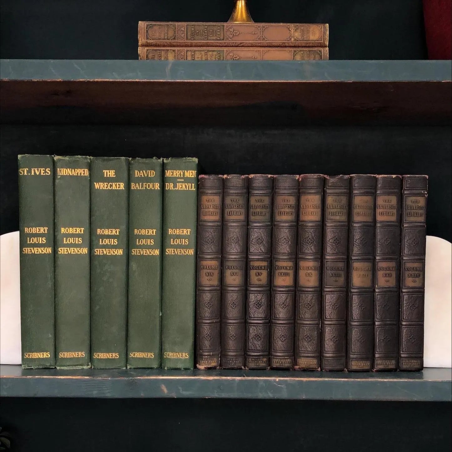Classic Books by the Foot: Traditional English Set, Hardcover Set, Display Hardcovers