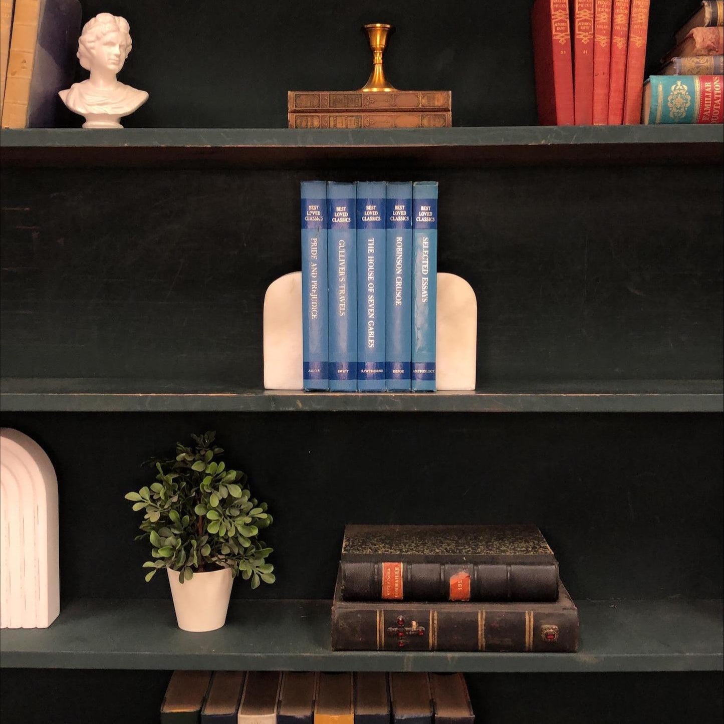 Classic Books by the Foot: Blue Best Loved Classics, Display Hardcovers set