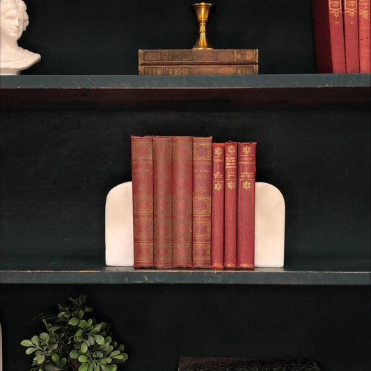 Classic Books by the Foot: Romantic Vintage Cottagecore Classic Book Library Style, Display Hardcovers